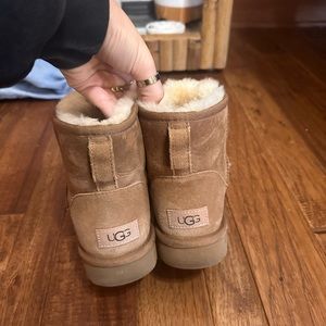 Size 9 mini uggs ! Barely ever worn